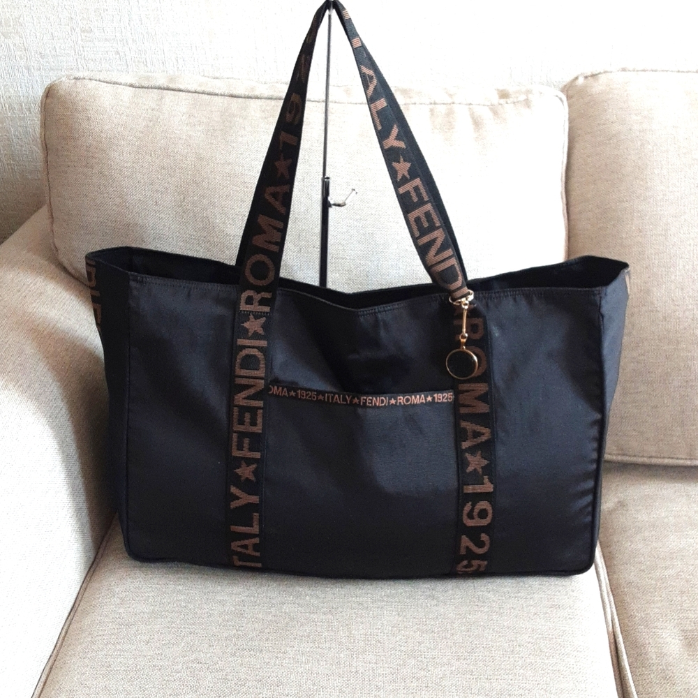 Fendi Tote black nylon. Nice ‼️Pendant free ‼️ Firm price